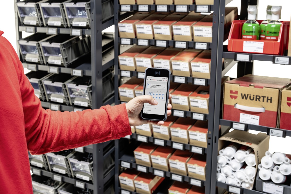 The ORSY® System Rack Sensor monitors stock levels using a light sensor and automatically reorders when necessary. Stock levels can be viewed at any time via the ORSY® Cockpit app.